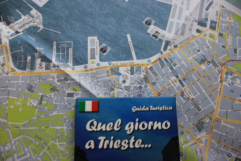 B&B Empire 1970 Trieste Bilik gambar